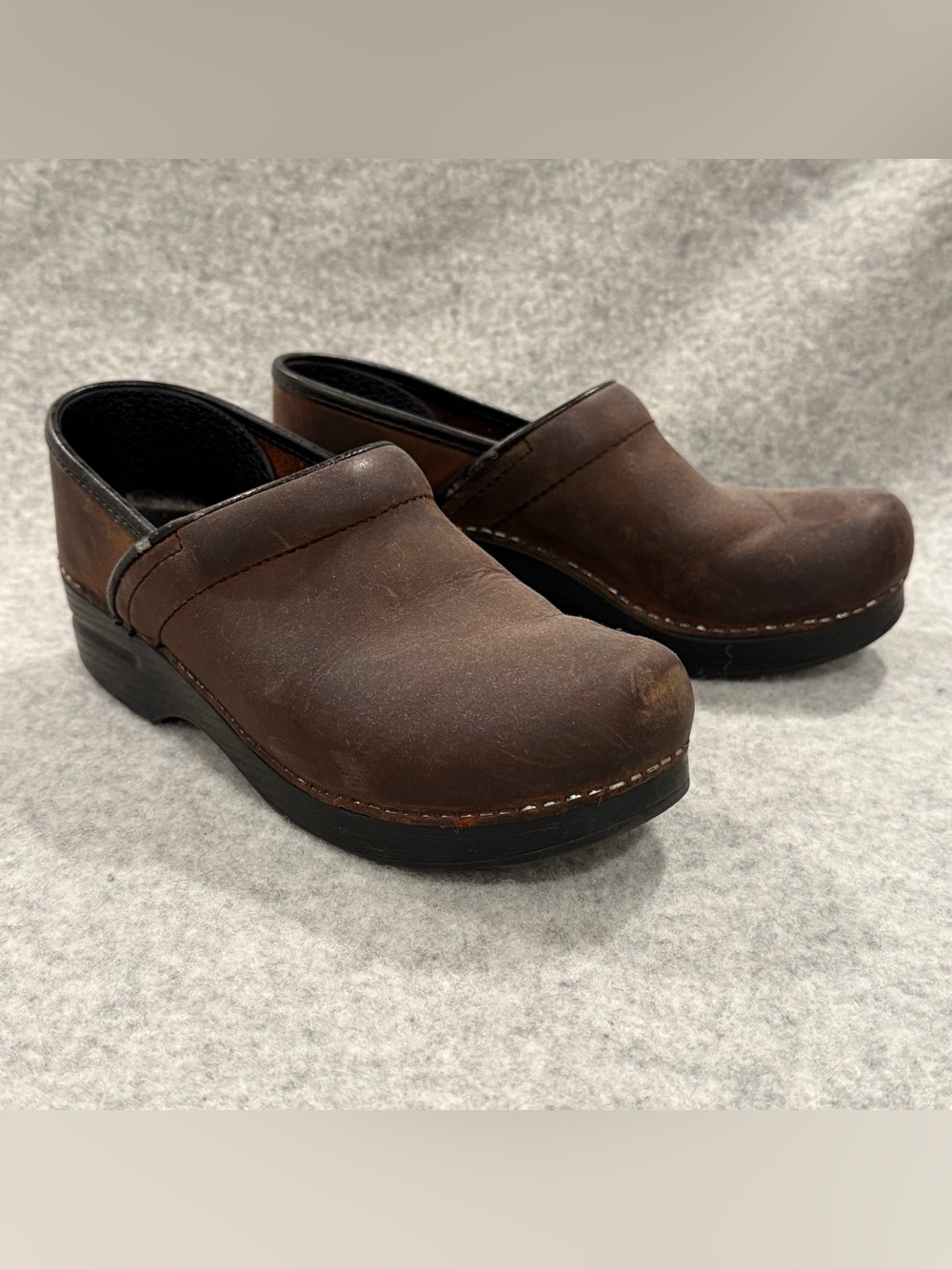 Dansko Women’s 38 Brown Leather Professional Clogs Slip On Comfort Shoes
